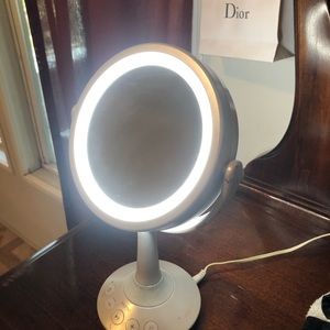 IHome lighted vanity mirror Bluetooth speaker
